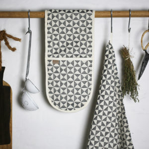 Hackney double oven glove