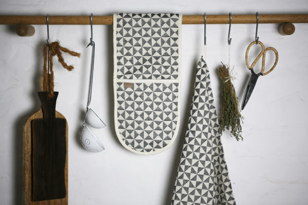 Hackney double oven glove