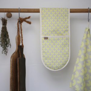Battersea oven glove small pattern