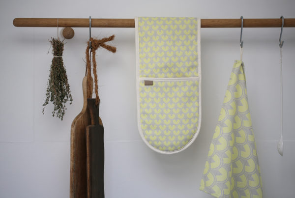 Battersea oven glove small pattern